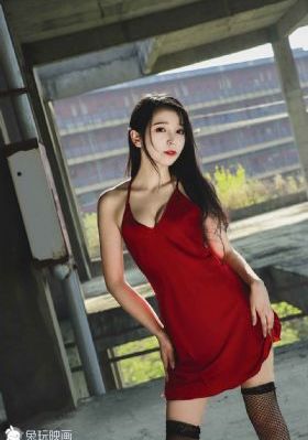俄罗斯17丨18tee_十万网红美女美酱