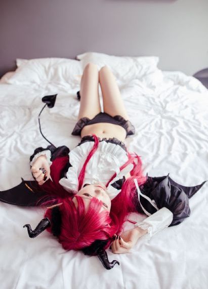 触摸美女大腿中间游戏_剧情片日韩免费观看